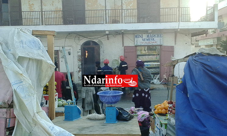 URGENT : Incendie déclaré à l’entrée de l’ile nord de Saint-Louis (photos) URGENT : Incendie déclaré à l’entrée de l’ile nord de Saint-Louis (photos)