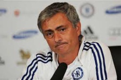 José Mourinho signe à Manchester United José Mourinho signe à Manchester United