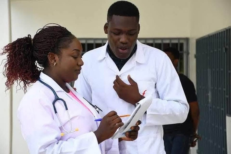 Recrutement massif : 2 500 recrutements annoncés et plus de 1 100 agents de santé en fin de contrat intégrés Recrutement massif : 2 500 recrutements annoncés et plus de 1 100 agents de santé en fin de contrat intégrés