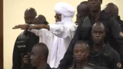 Hissène Habré après sa condamnation : « Vive l’Afrique, à bas la Françafrique! » Hissène Habré après sa condamnation : « Vive l’Afrique, à bas la Françafrique! »
