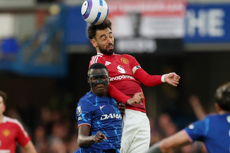 Compos Officielles : Chelsea - Man United, les XI de Rosenior et Carrick dévoilés