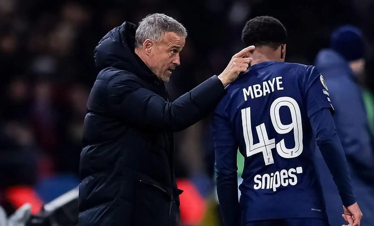 Crise au PSG : Les dessous de la mise à l'écart d'Ibrahima Mbaye par Luis Enrique Crise au PSG : Les dessous de la mise à l'écart d'Ibrahima Mbaye par Luis Enrique