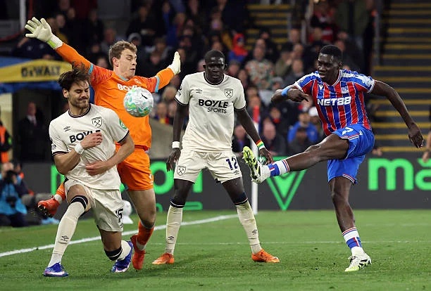 Duel de Lions : El Hadj Malick Diouf tient tête à Ismaïla Sarr à Londres