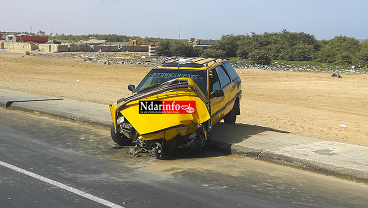 SAINT-LOUIS - TRAGÉDIE SUR « L’AXE DE LA MORT » : un taxi à moitié broyé. SAINT-LOUIS - TRAGÉDIE SUR « L’AXE DE LA MORT » : un taxi à moitié broyé.