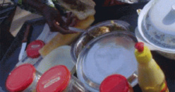 Du foie et de la mayonnaise terrassent 30 personnes Du foie et de la mayonnaise terrassent 30 personnes