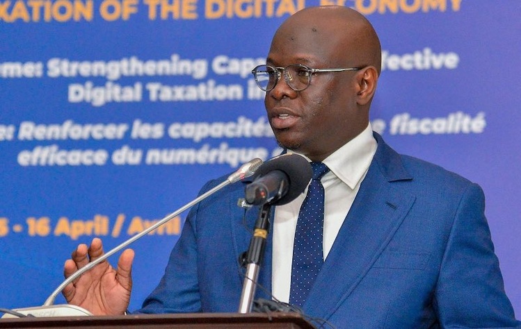 Budget 2026 : Cheikh Diba justifie la prudence de l’État face à une dette record de 132 % du PIB