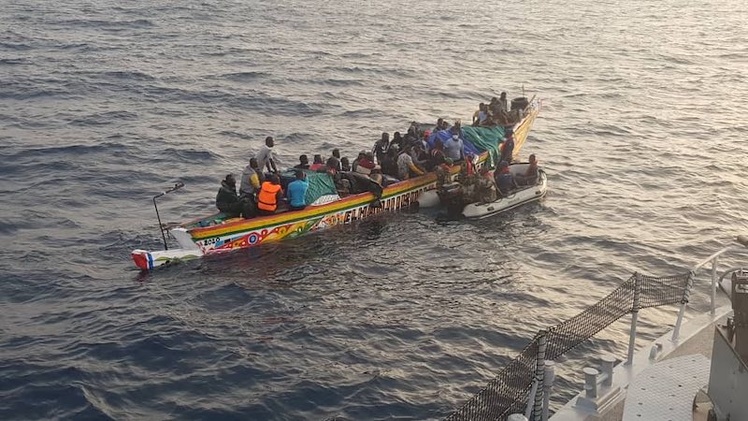 Émigration irrégulière : La Marine nationale secourt 429 personnes au large de Saint-Louis Émigration irrégulière : La Marine nationale secourt 429 personnes au large de Saint-Louis