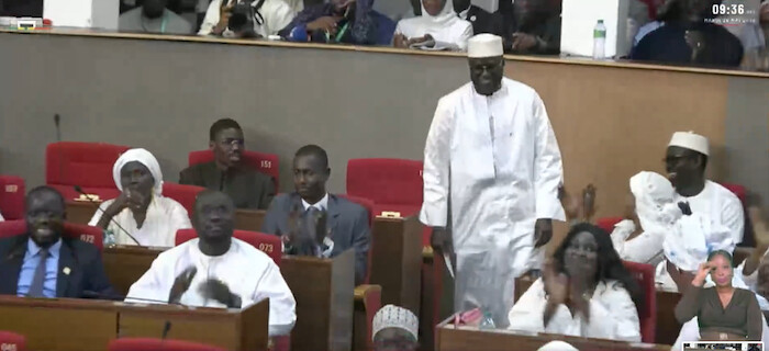 Séance plénière : Une salve d'ovations de la majorité accompagne le vote d'El Malick Ndiaye.