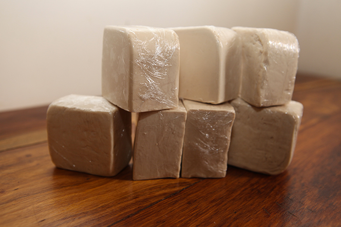 VIDÉO - Les bienfaits du savon et crème naturels NGUISSALY ( en vente à Saint-Louis )