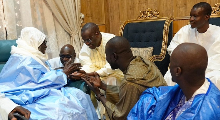 Touba : Le Premier ministre Al Aminou Lô reçu par le Khalife général des Mourides