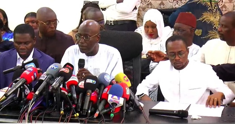 Sénégal : L'APR dénonce la crise au sommet de l'État et remanie ses instances