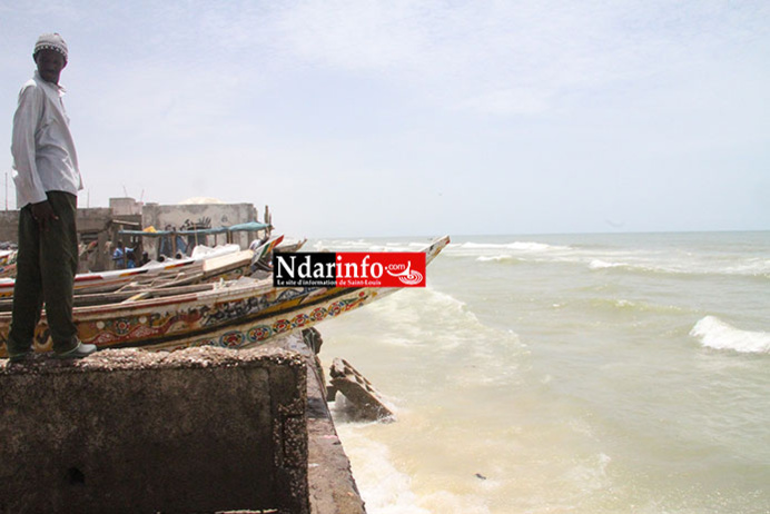 ALERTE ROUGE A GUET-NDAR : plusieurs maisons détruites par les vagues, de nombreuses familles sinistrées. ALERTE ROUGE A GUET-NDAR : plusieurs maisons détruites par les vagues, de nombreuses familles sinistrées.