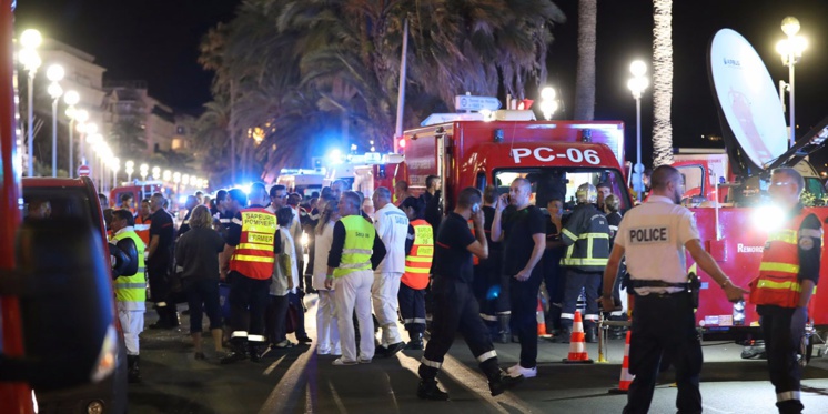 Attentat de Nice : le bilan grimpe à 84 morts, une dizaine d'enfants, le suspect pas fiché.