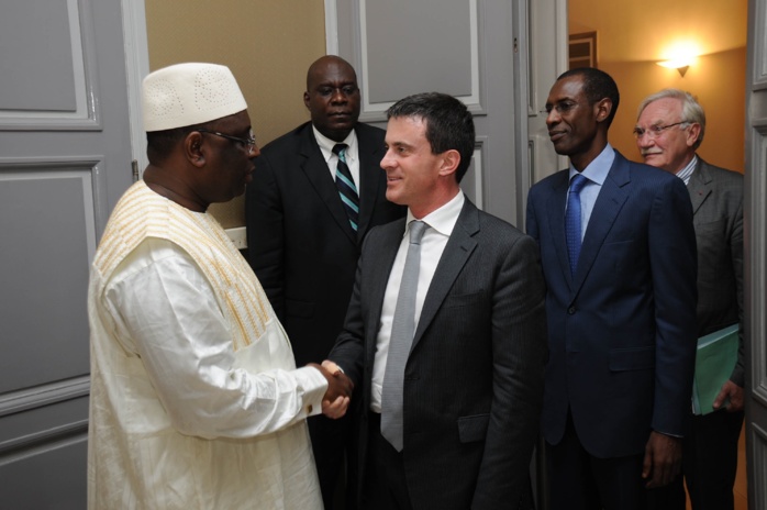 Arrivée de Manuel Valls à Dakar pour une visite de 48 heures  Arrivée de Manuel Valls à Dakar pour une visite de 48 heures
