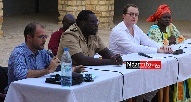 L'adjointe au maire Aida Mbaye DIENG, Le directeur régional de Cosmos Guillaume DEFAUX, l'adjoint au Préfet M. THIAM et le coordonnateur du Partenariat Nicolas DUPUY