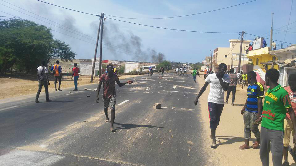 URGENT - Des populations  manifestent contre le projet de  déguerpissement à BANGO