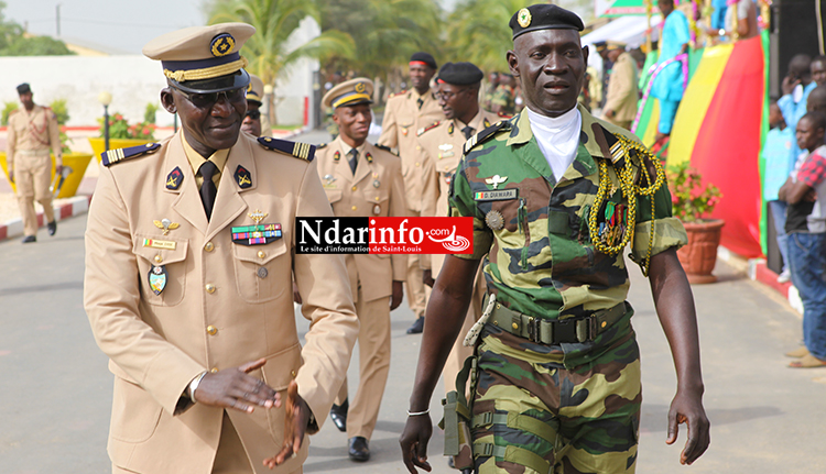 Le colonel Mbaye CISSE et le Lieutnant Colonel David DIAWARA ( en treillis)