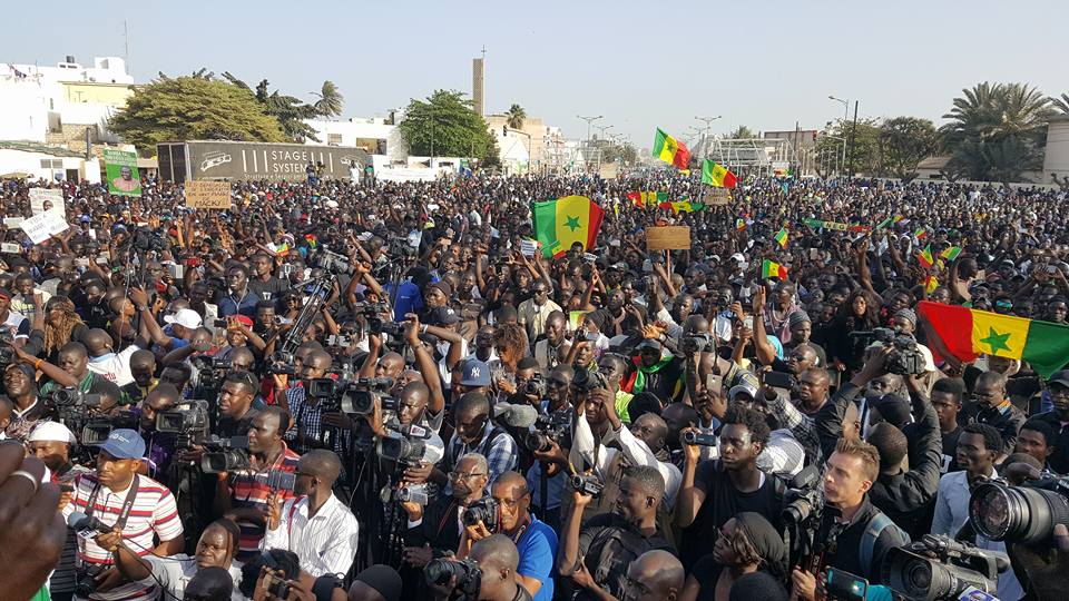 Replay : Y'en a marre réussit le pari de la mobilisation à la place de l'Obélisque