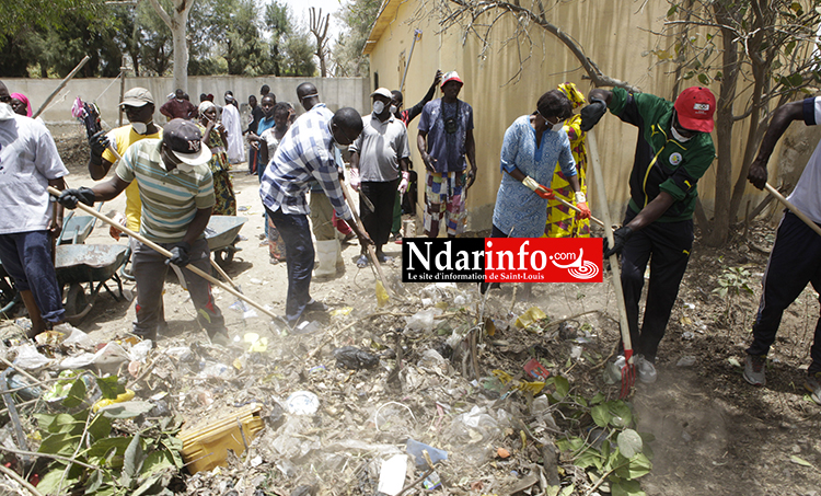 Assistance aux sinistrés de la mer : Manko Wattu NDAR nettoie la case-foyer de Santhiaba, distribue des vivres aux démunis (vidéo) Assistance aux sinistrés de la mer : Manko Wattu NDAR nettoie la case-foyer de Santhiaba, distribue des vivres aux démunis (vidéo)