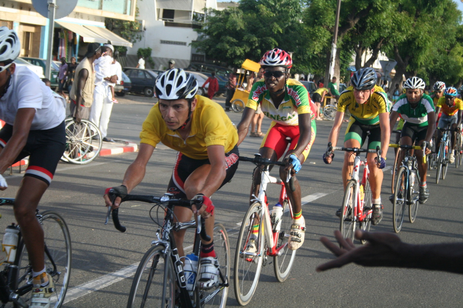 3ème étape du Tour du Sénégal Saint-Louis-Pire : Les Belges se signalent, le maillot jaune toujours aux Algériens.