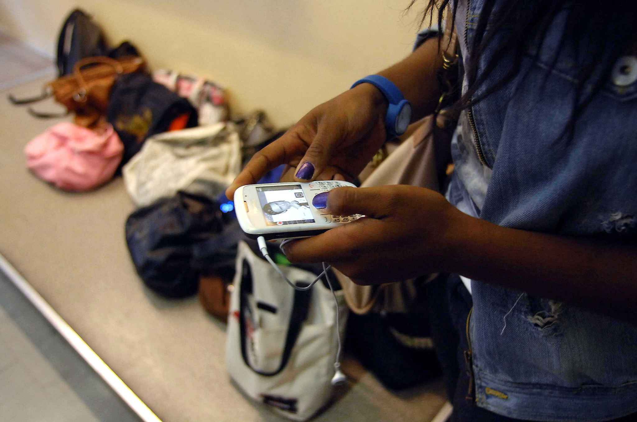 Fraudes au Bac 2017 : Un universitaire prône la coupure du signal des réseaux sociaux en période d’examen