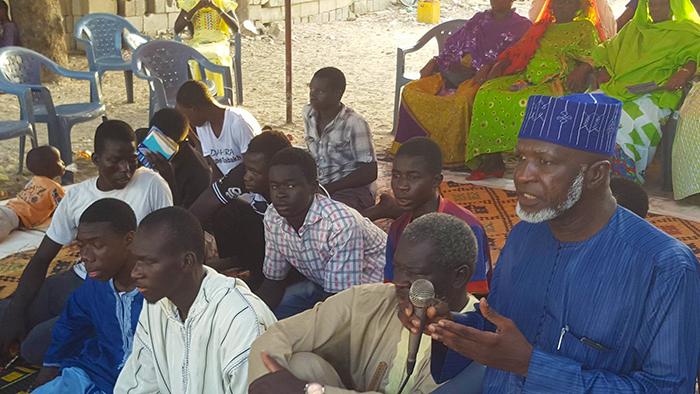 LÉONA : ferveur, recueillements et prières pour les morts du quartier LÉONA : ferveur, recueillements et prières pour les morts du quartier