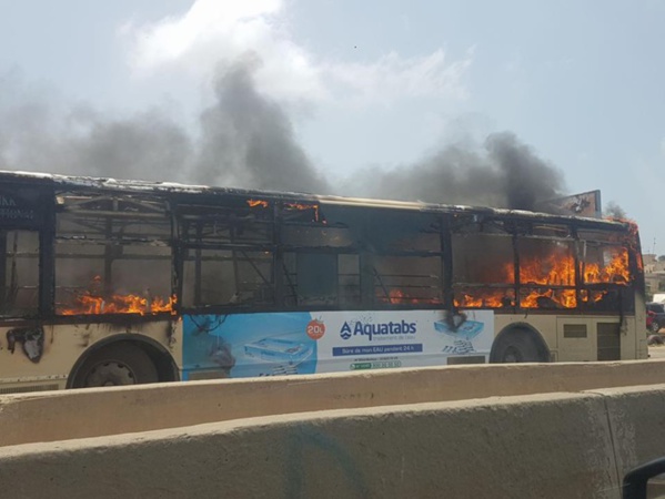 Un bus de Dem Dikk vandalisé : Des témoins racontent la scène, la société porte plainte