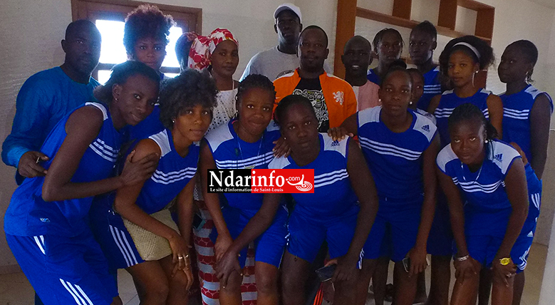 Tournée de montée en première division: le soutien d’Amadou NIANG galvanise les joueuses du Stade de PIKINE (vidéo)