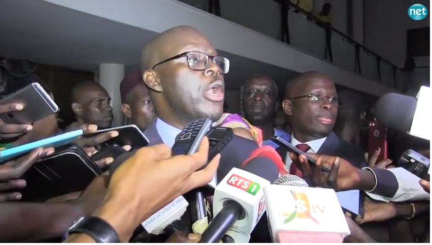 Vidéo-Cheikh Bamba Dièye à Macky Sall : « Le monstre qui est tapi derrière le rideau, doit rire au nez, mais … »