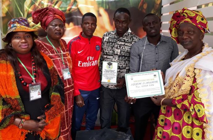 Foire de Dakar : La rizicultrice Korka DIAW décorée de diplômes d'honneur d'Université et d'association
