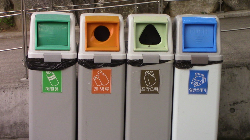 Gestion des déchets à Saint-Louis: quelques pistes de réflexion. Papa Demba CISSOKHO Gestion des déchets à Saint-Louis: quelques pistes de réflexion. Papa Demba CISSOKHO