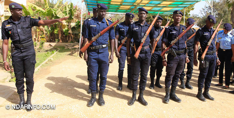 POLICE: le Commissaire Ousmane FALL installé à l'arrondissement de l'île (photos) POLICE: le Commissaire Ousmane FALL installé à l'arrondissement de l'île (photos)