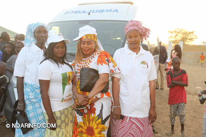 Remise d’une ambulance médicalisée : À DIAWAR, Faly SECK ouvre « l’année sociale » du président Macky SALL  (Vidéo & Photos)