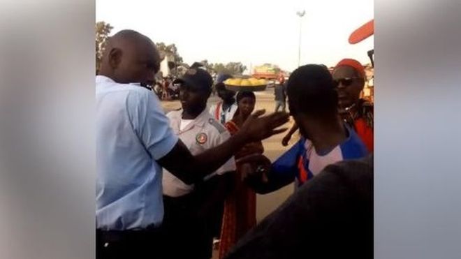 Policier gifleur : L’agent Fall aux arrêts de rigueur pour 10 jours Policier gifleur : L’agent Fall aux arrêts de rigueur pour 10 jours