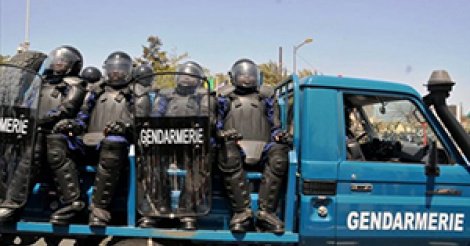 Tentative d’évasion sur le péage : Le détenu étrangle le gendarme, la voiture fait des tonneaux…