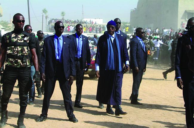 « Wazifa » avortée au mausolée d’Al Makhtoum à Tivaouane : Les talibés de Serigne Moustapha escaladent les murs et bastionnent le gardien