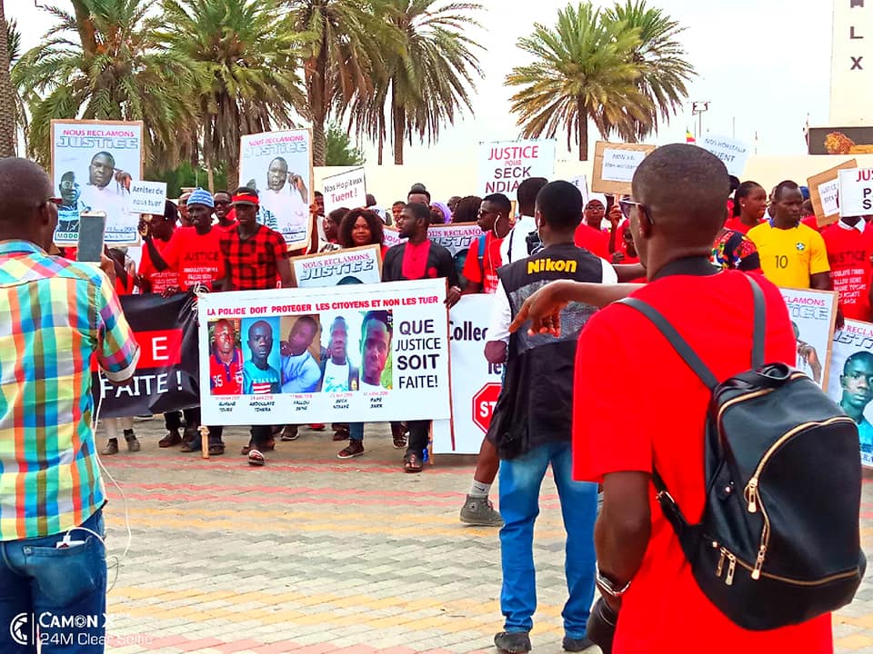Mort de Fallou Séne et cie: La radho et LSDH ont entamé une marche sur l’impunité des policiers