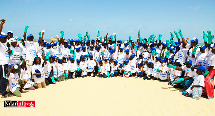 ​Éducation environnementale : les enfants du personnel de DP WORLD nettoient la plage de l'hydrobase (vidéo)