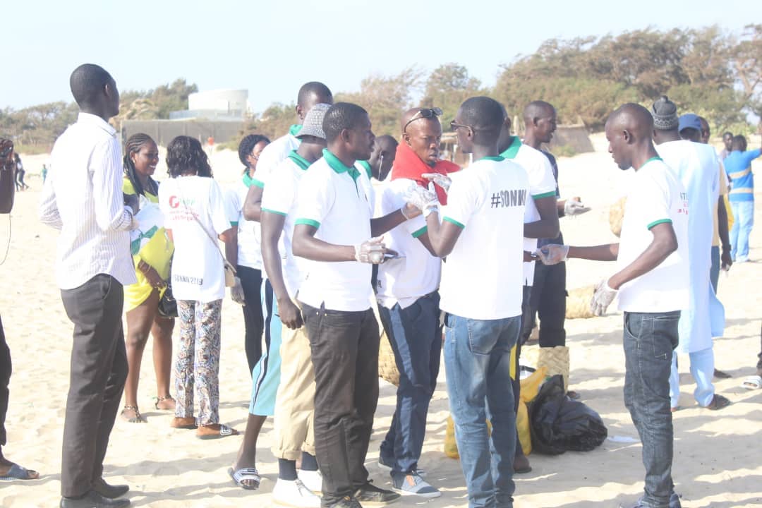 " SAMM SUNUY TEFESS " : la Jeunesse Patriotique du Sénégal (JPS) nettoie la plage de l'hydrobase (Photos)