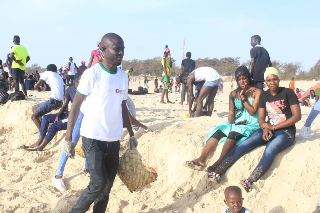 " SAMM SUNUY TEFESS " : la Jeunesse Patriotique du Sénégal (JPS) nettoie la plage de l'hydrobase (Photos)