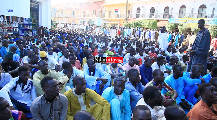 Maggal des 2 raaka : le discours de Serigne Mame Mor MBACKE, la prière dans le palais du Gouverneur, la grosse affluence … (vidéo)