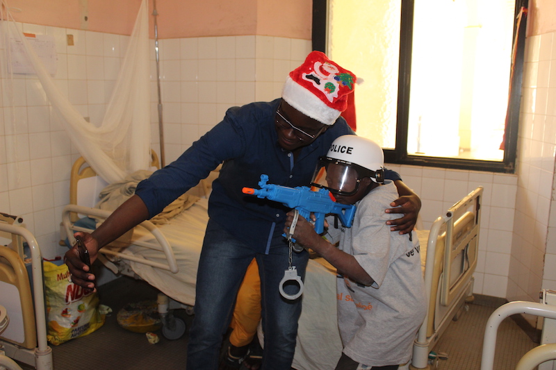 NOEL : Une association offre des cadeaux aux enfants hospitalisés de Saint-Louis ( photos)    NOEL : Une association offre des cadeaux aux enfants hospitalisés de Saint-Louis ( photos)