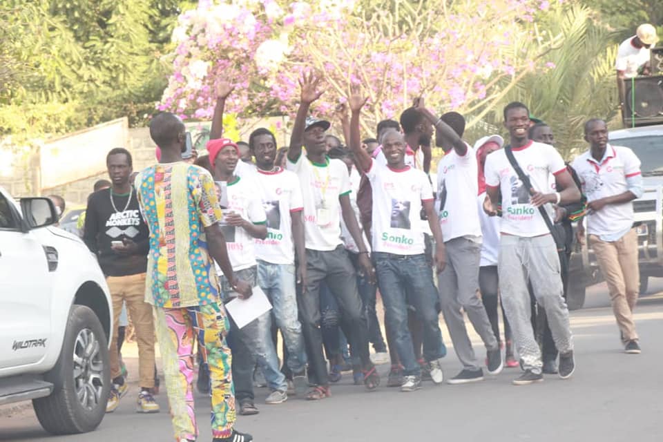 Sonko à Ziguinchor : Grosse effervescence dans le Sud ( photos) Sonko à Ziguinchor : Grosse effervescence dans le Sud ( photos)