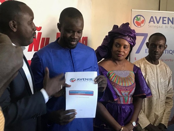 Présidentielle 2019 : la plateforme «Avenir Senegaal Bi Ñu Beug » soutient Sonko Présidentielle 2019 : la plateforme «Avenir Senegaal Bi Ñu Beug » soutient Sonko