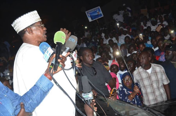 Sédhiou : Les partisans de Macky chassés à coups de pierres au meeting de Madické Niang Sédhiou : Les partisans de Macky chassés à coups de pierres au meeting de Madické Niang