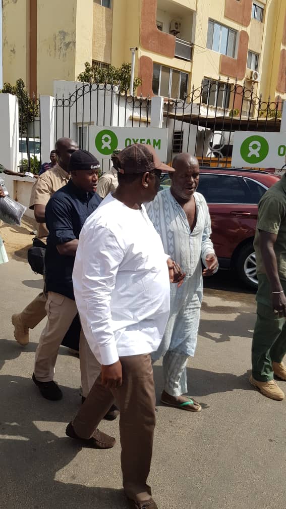 Présidentielle 2019 : Quand le candidat Macky Sall fait du porte à porte dans son quartier à Mermoz
