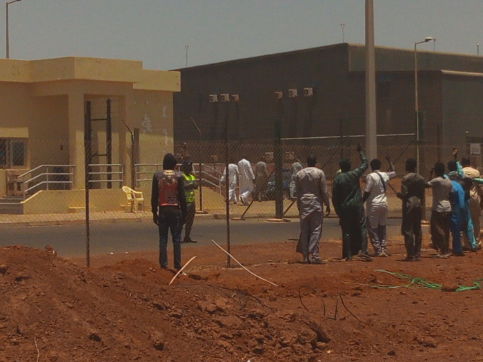Arrivée de la dépouille de Cheikh Béthio Thioune : Les « Thiantacones » prennent d’assaut l’AIBD (Photos)