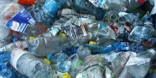 La loi sur le plastique sera appliquée "dans toute sa rigueur" ( ministre)