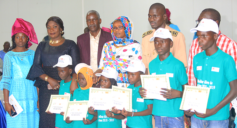 FÊTE DE L’EXCELLENCE : Plus d’une centaine d’élèves primés par les GDS (vidéo) FÊTE DE L’EXCELLENCE : Plus d’une centaine d’élèves primés par les GDS (vidéo)