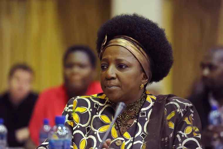 «Vous ne trouverez jamais des blancs qui portent nos cheveux», dit Marah Louw «Vous ne trouverez jamais des blancs qui portent nos cheveux», dit Marah Louw